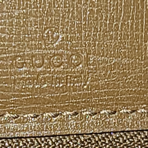 Authentic preloved Gucci zippy long leather wallet - Picture 2 of 16